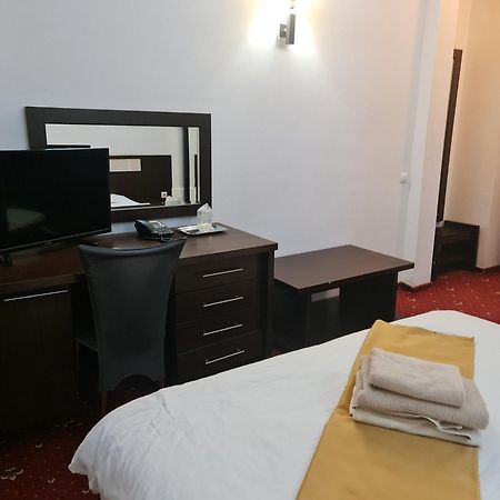 Hotel Magic Gt Trivale Pitesti Ngoại thất bức ảnh