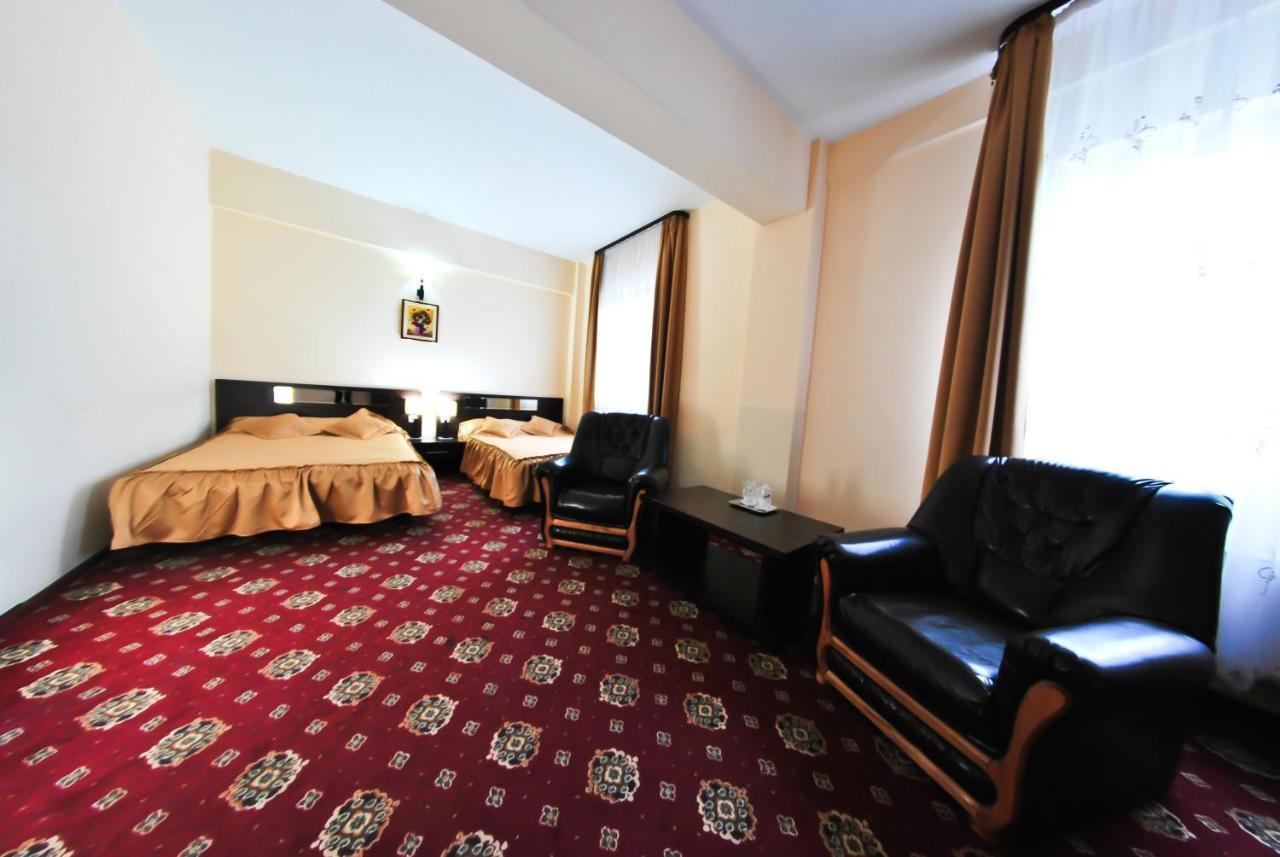 Hotel Magic Gt Trivale Pitesti Ngoại thất bức ảnh