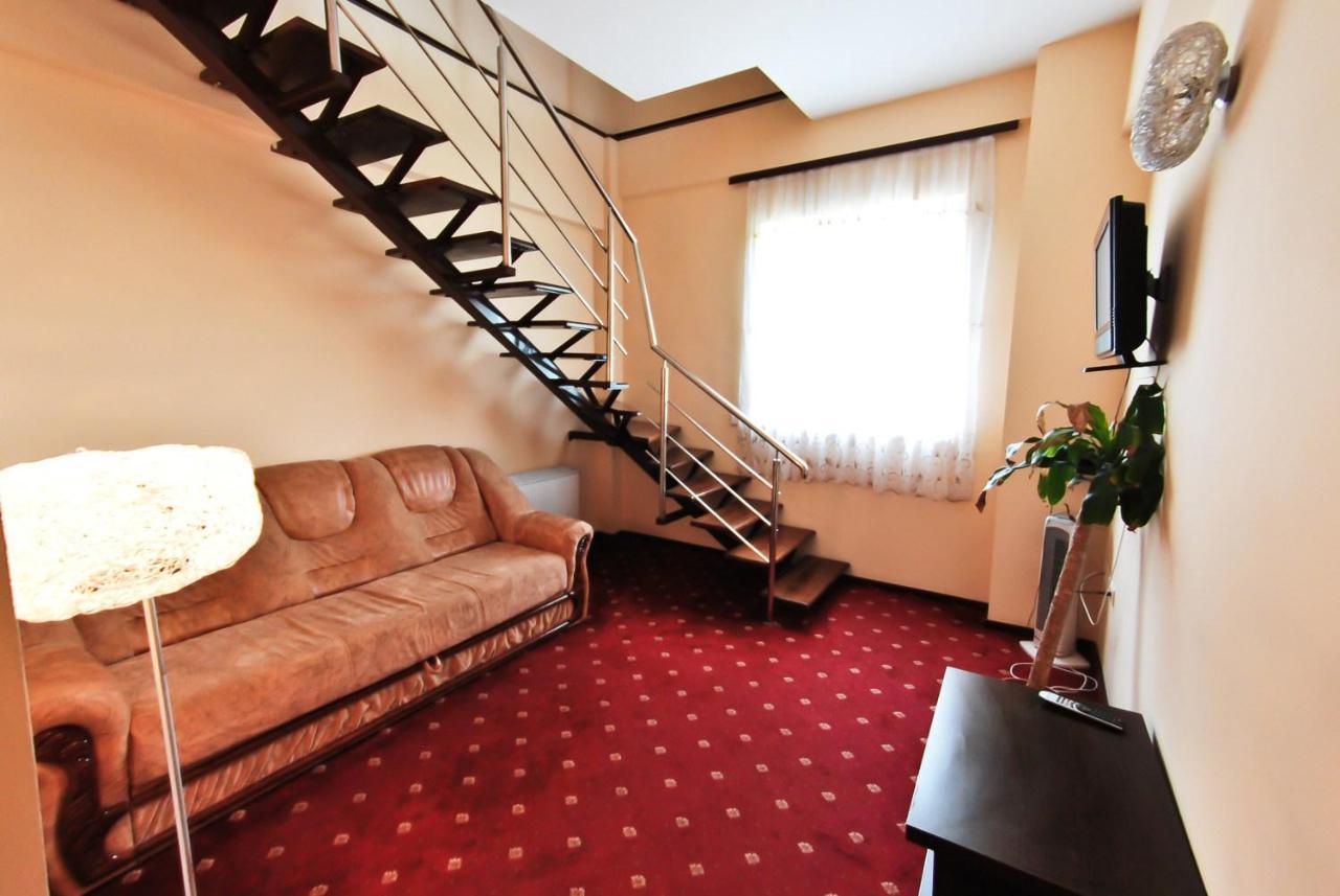 Hotel Magic Gt Trivale Pitesti Ngoại thất bức ảnh