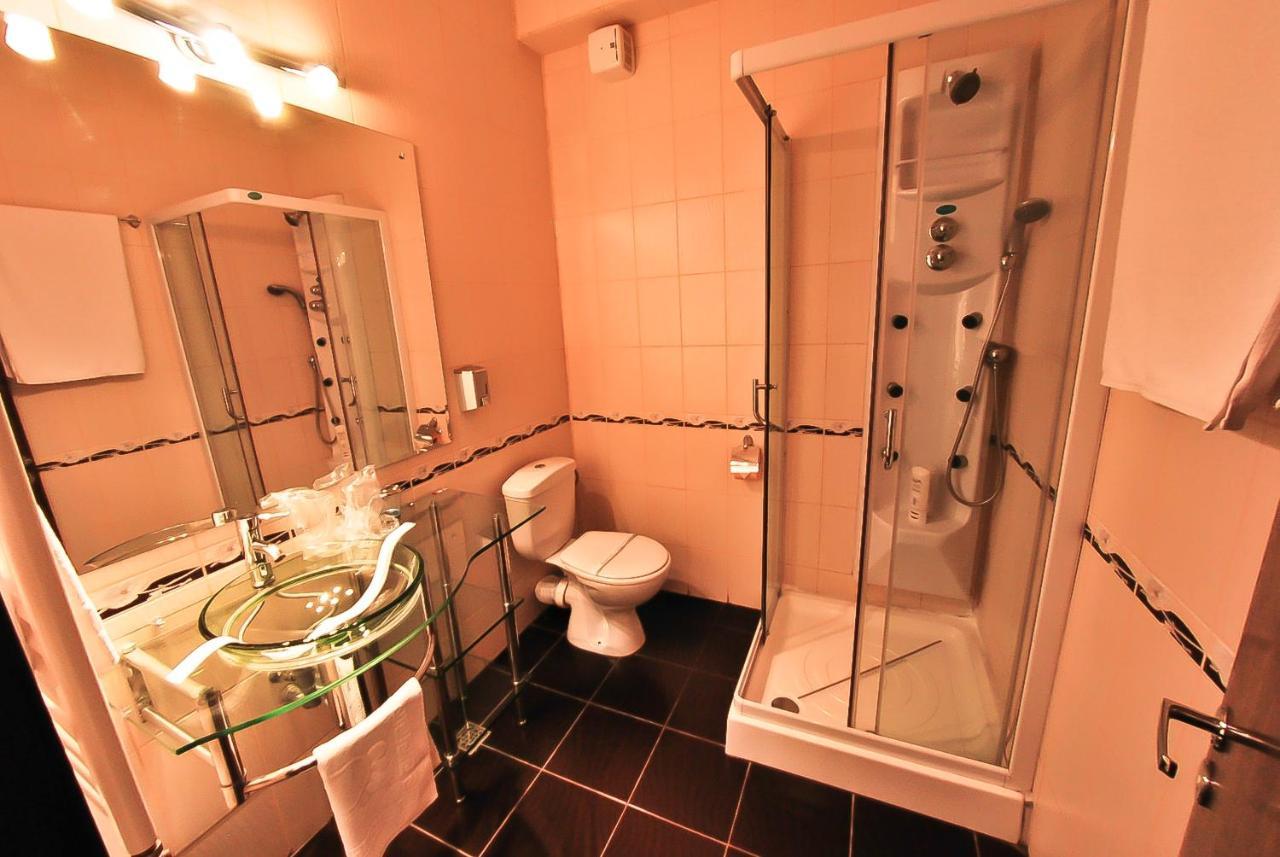 Hotel Magic Gt Trivale Pitesti Ngoại thất bức ảnh