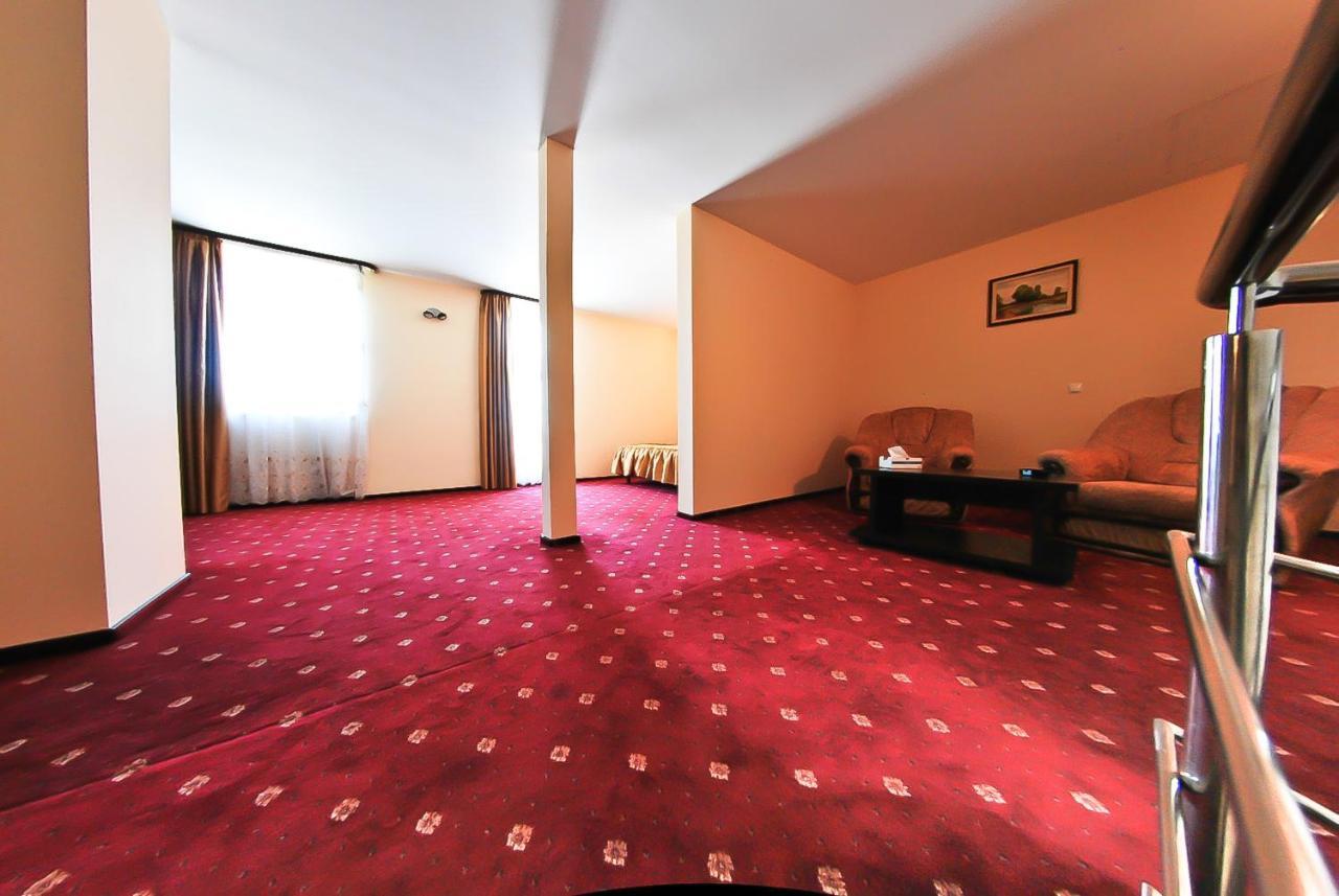 Hotel Magic Gt Trivale Pitesti Ngoại thất bức ảnh