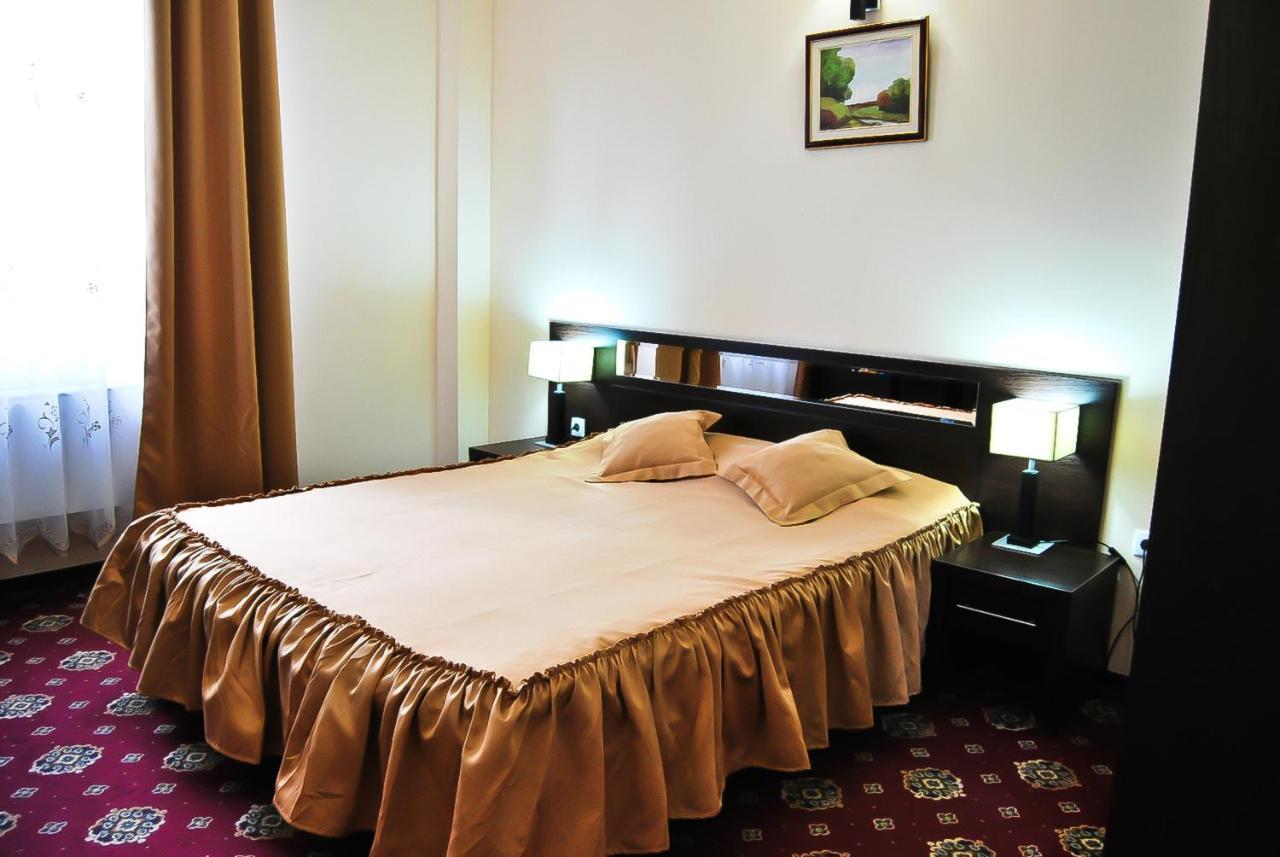 Hotel Magic Gt Trivale Pitesti Ngoại thất bức ảnh
