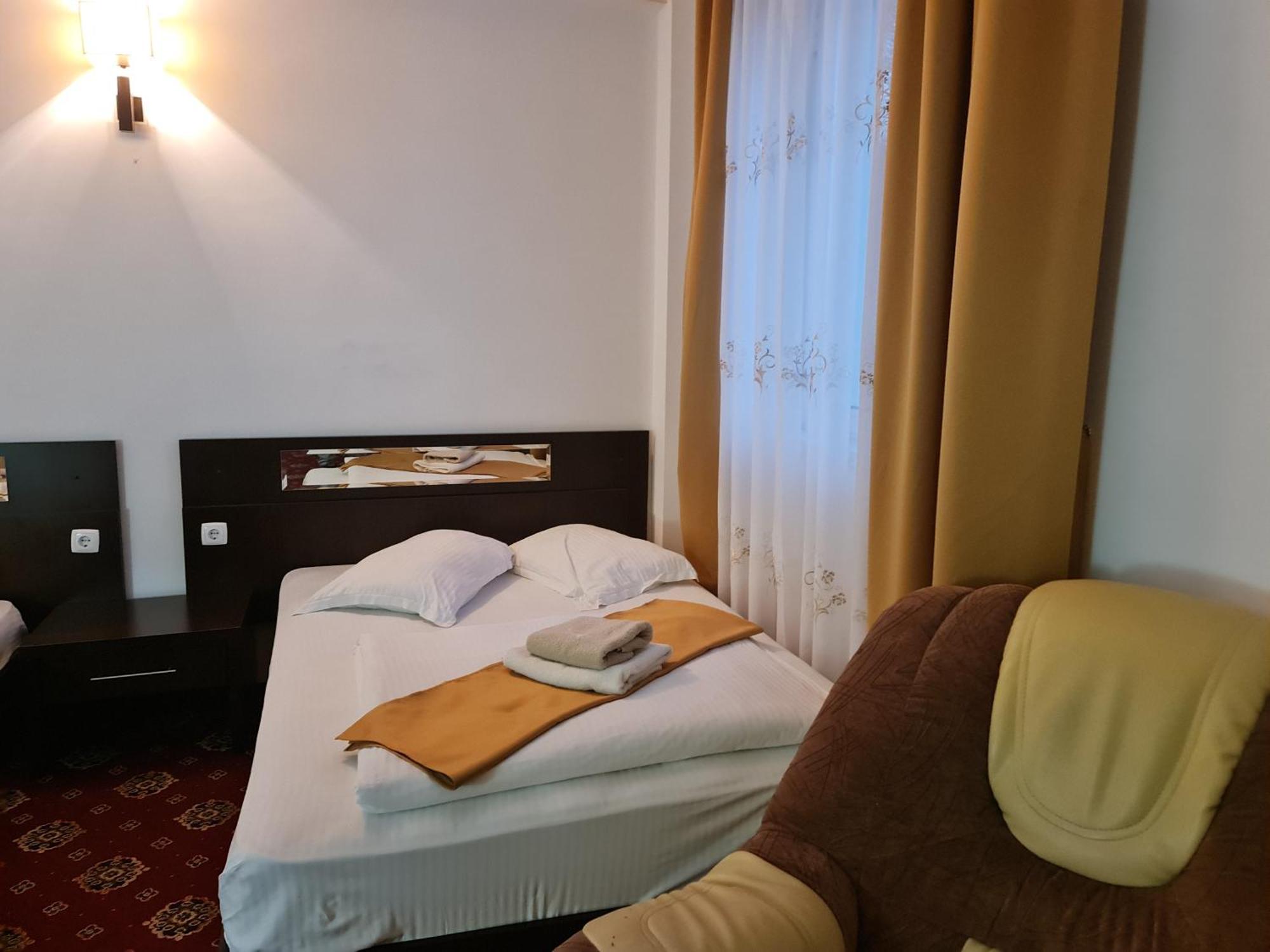 Hotel Magic Gt Trivale Pitesti Ngoại thất bức ảnh