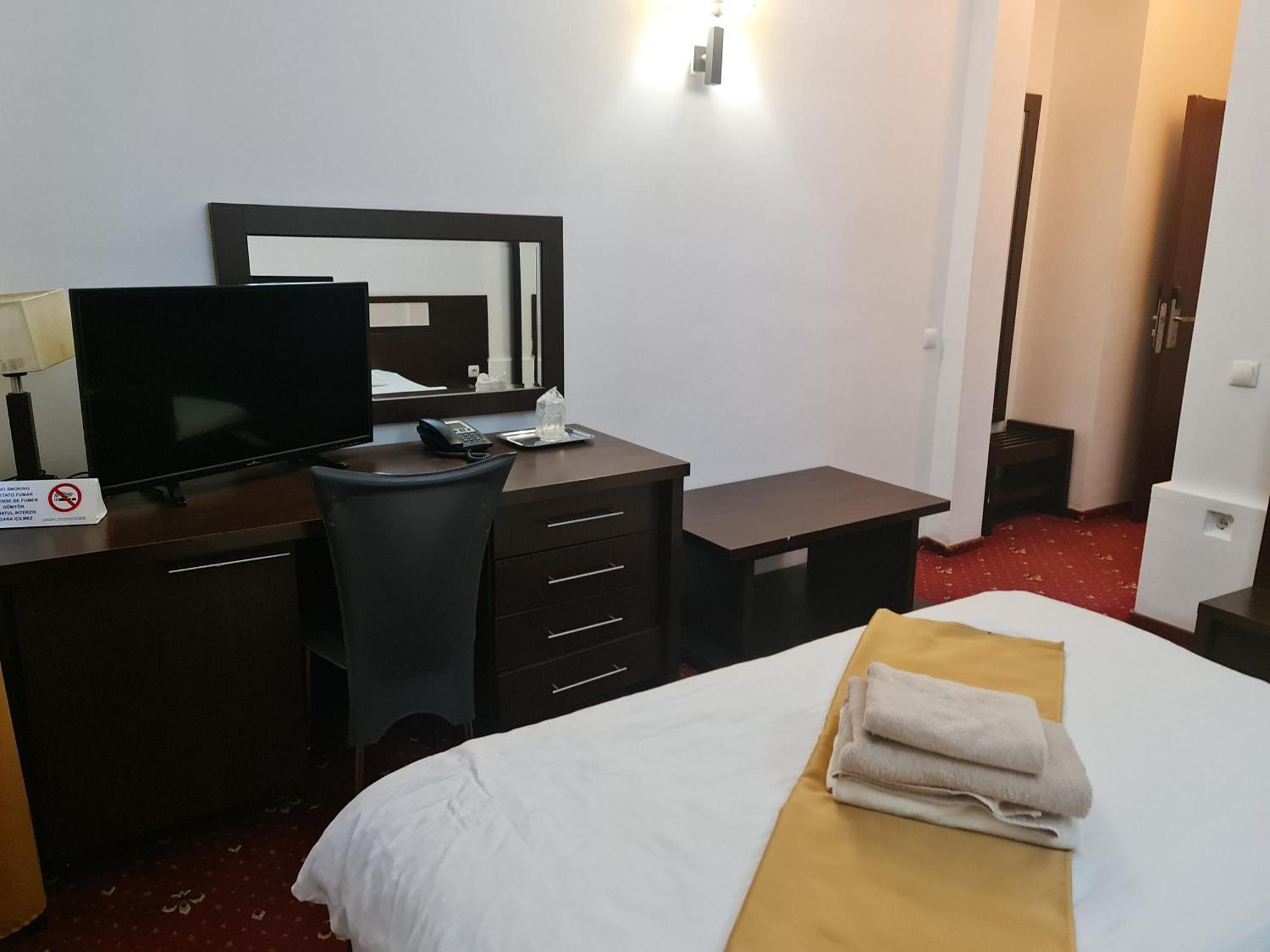 Hotel Magic Gt Trivale Pitesti Ngoại thất bức ảnh