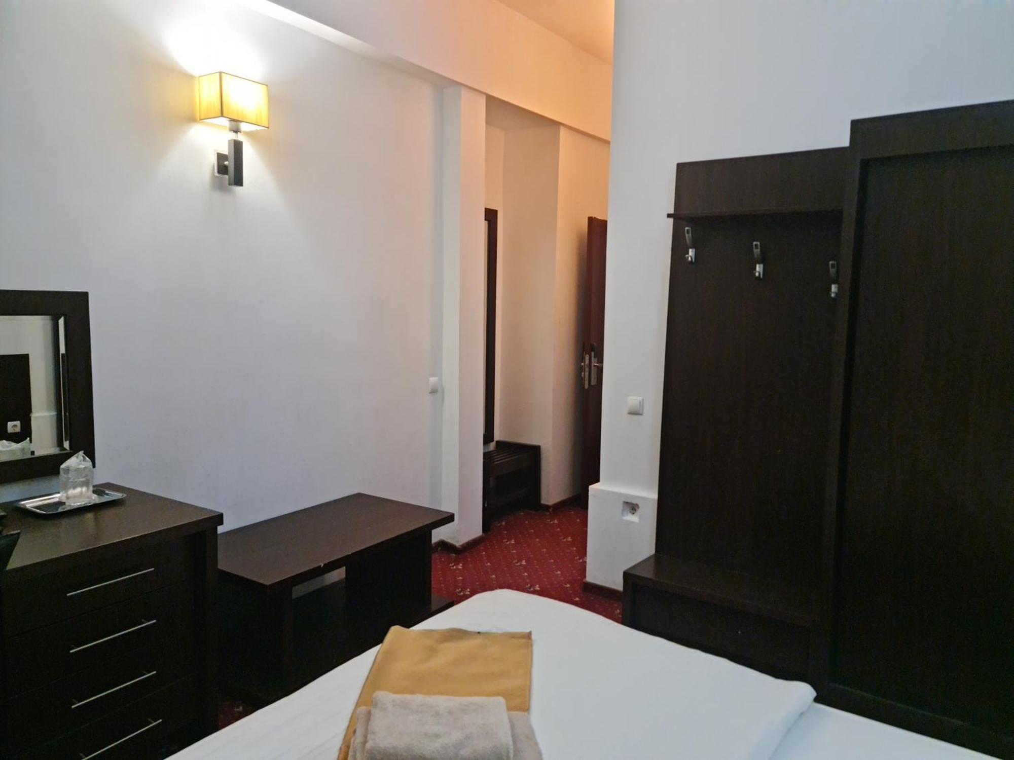 Hotel Magic Gt Trivale Pitesti Ngoại thất bức ảnh