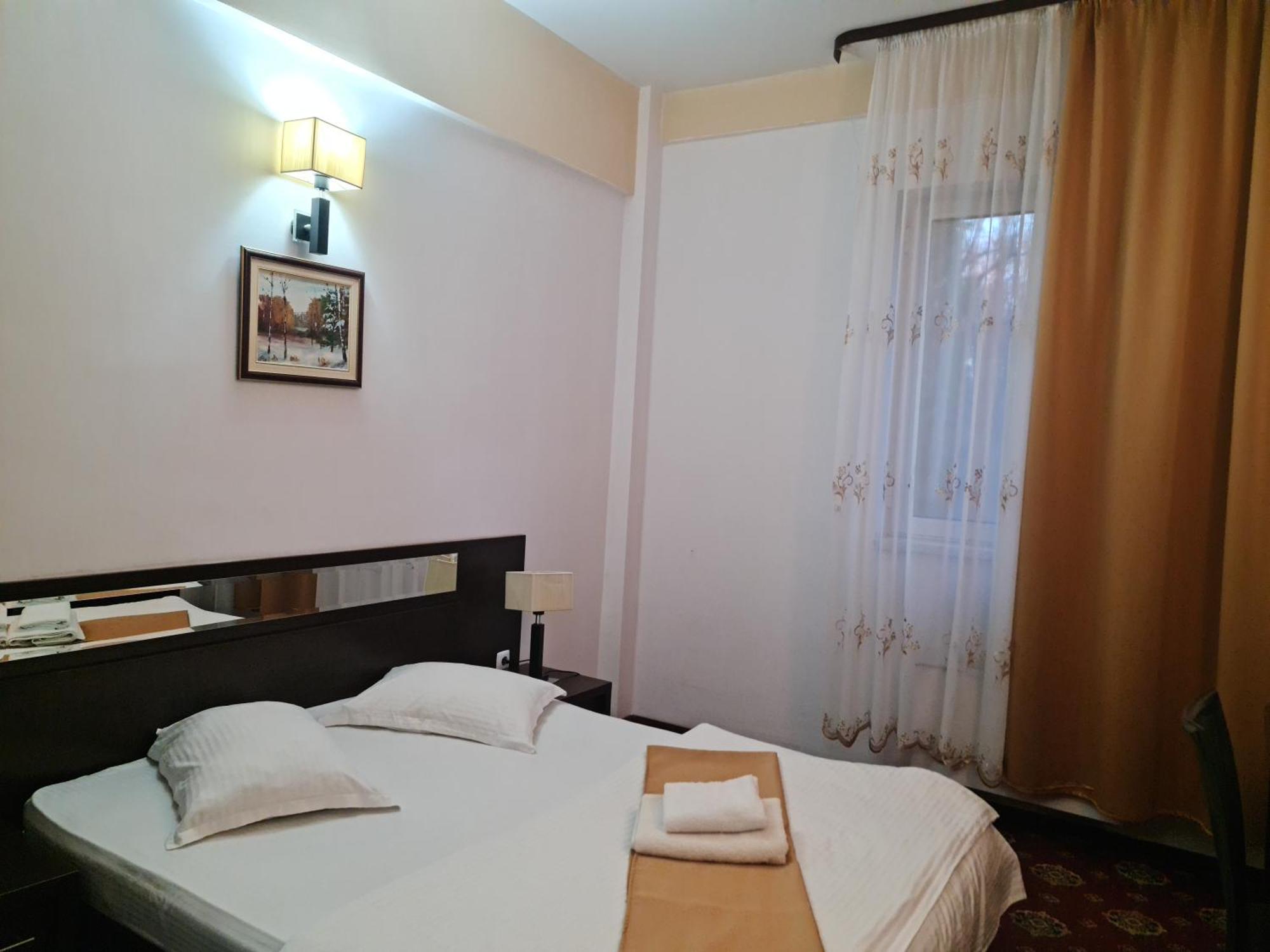 Hotel Magic Gt Trivale Pitesti Ngoại thất bức ảnh