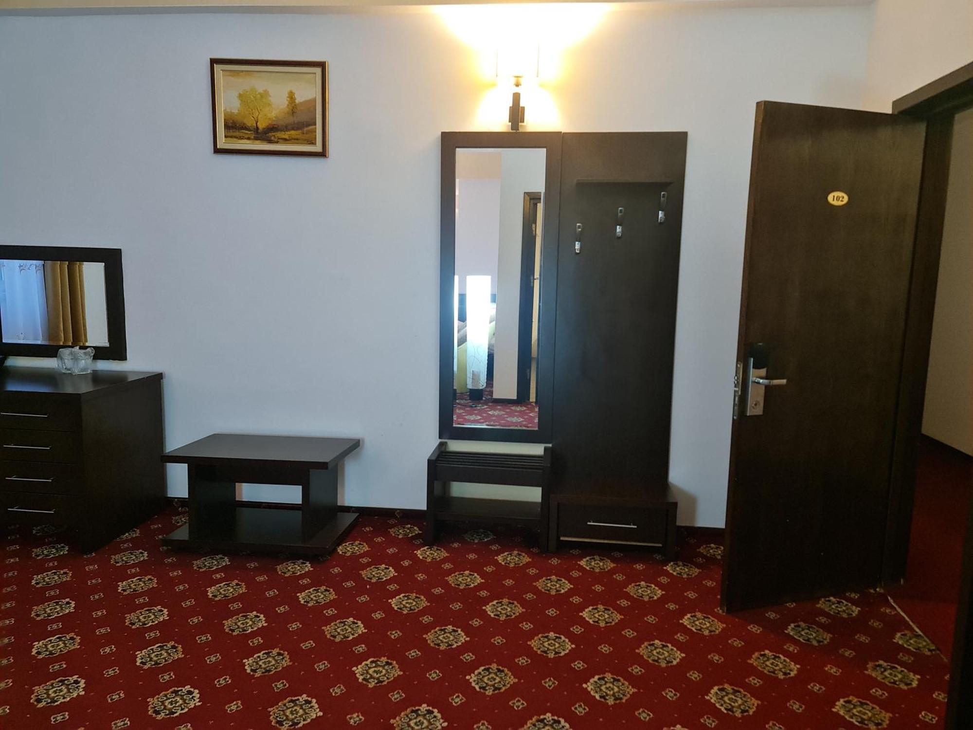 Hotel Magic Gt Trivale Pitesti Ngoại thất bức ảnh