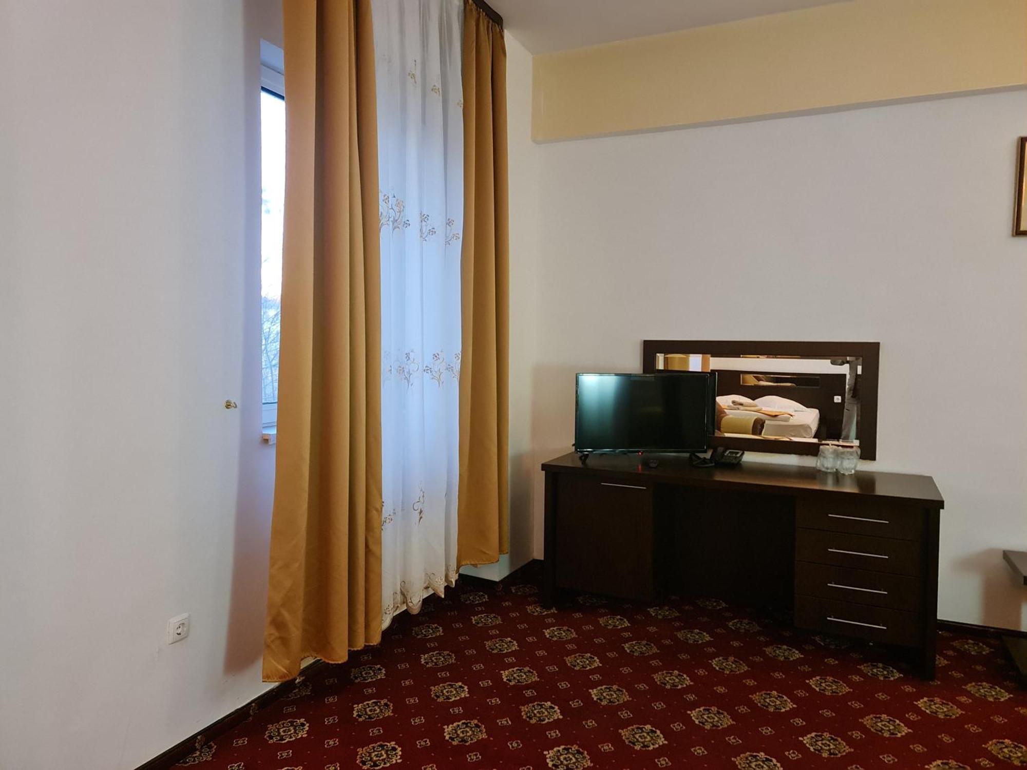 Hotel Magic Gt Trivale Pitesti Ngoại thất bức ảnh