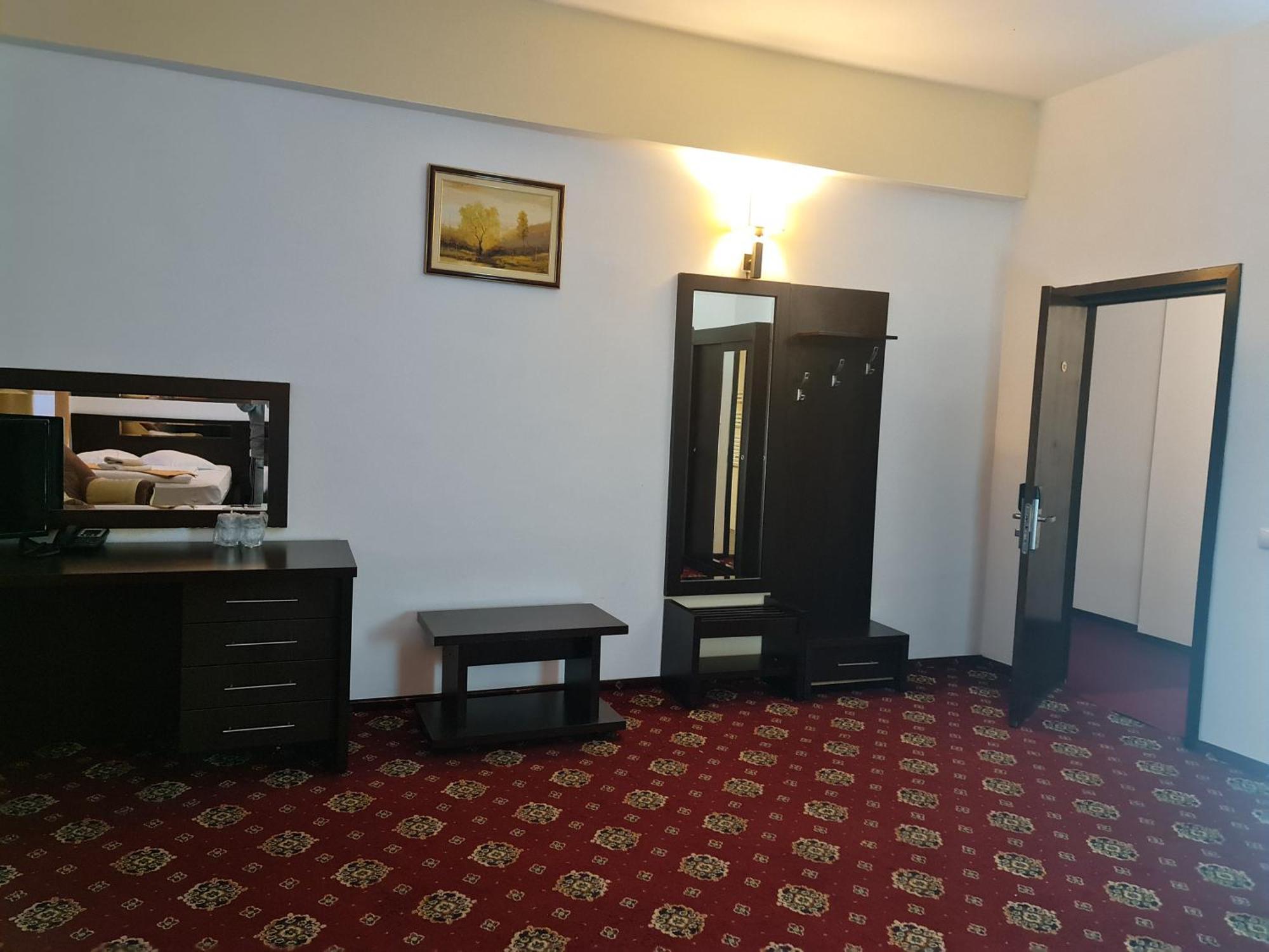 Hotel Magic Gt Trivale Pitesti Ngoại thất bức ảnh