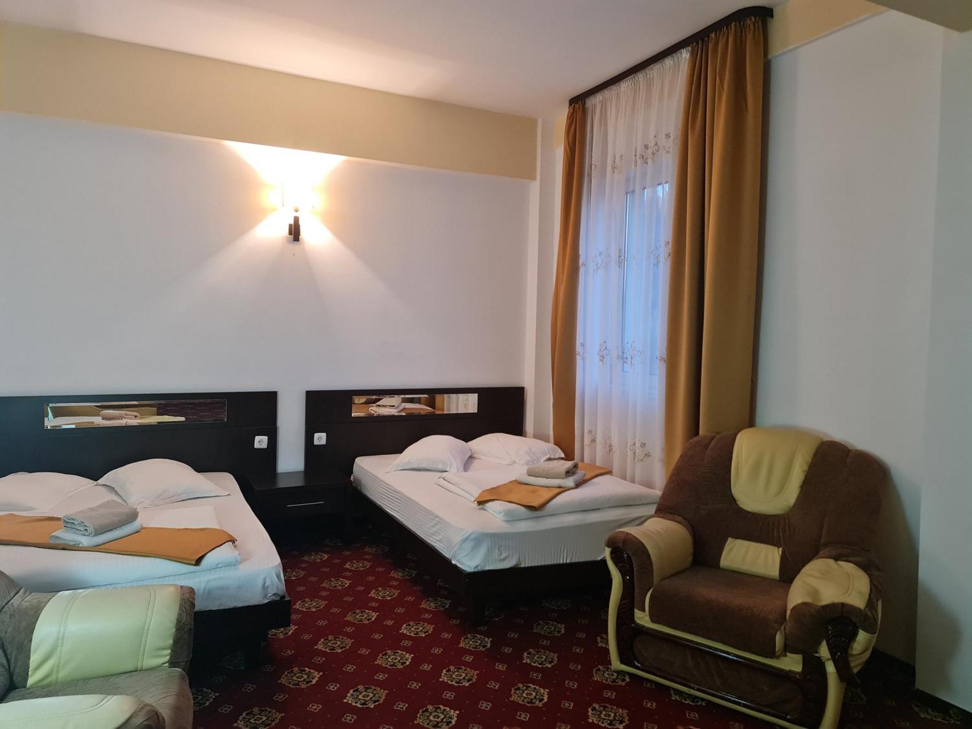 Hotel Magic Gt Trivale Pitesti Ngoại thất bức ảnh