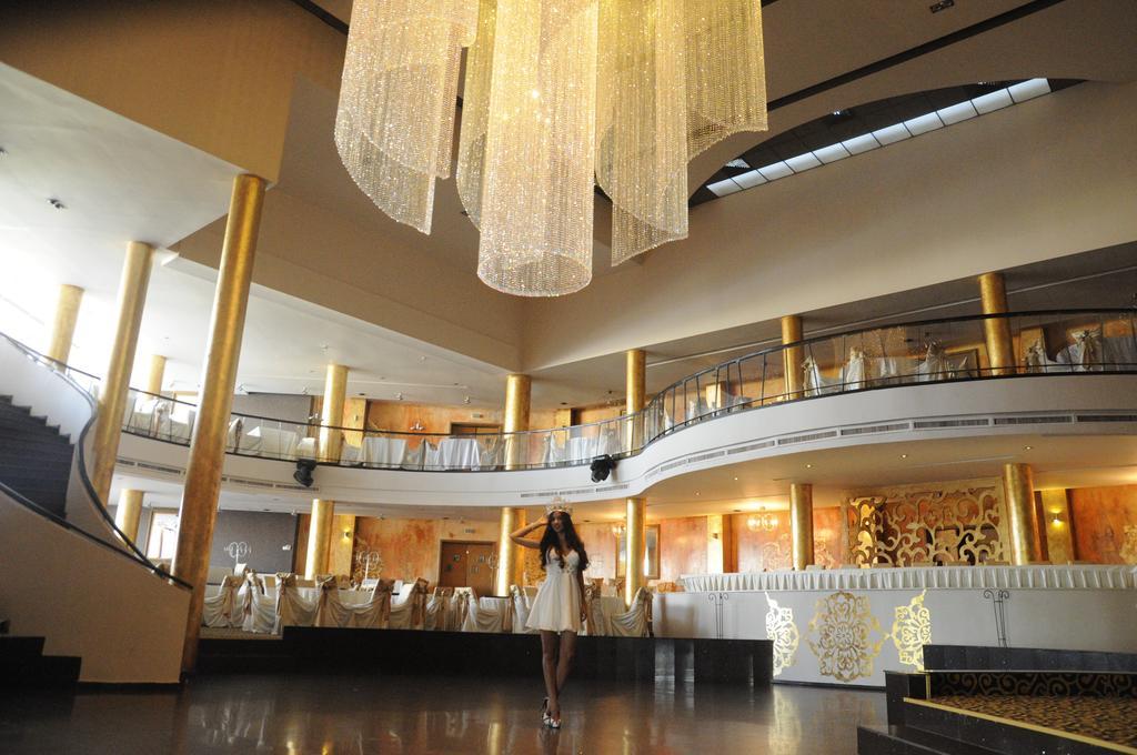 Hotel Magic Gt Trivale Pitesti Ngoại thất bức ảnh