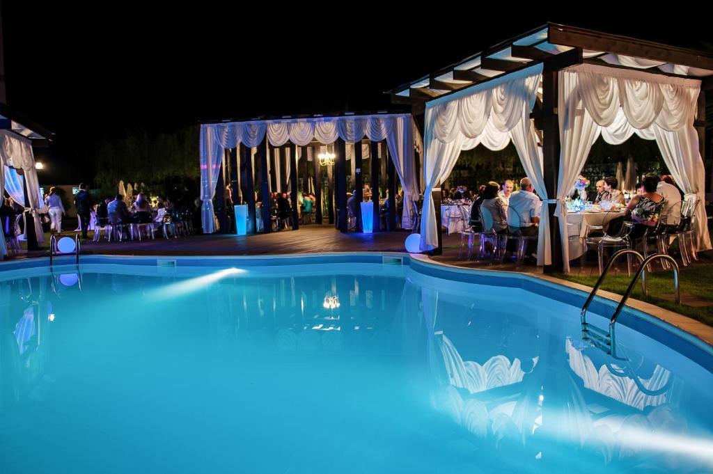 Hotel Magic Gt Trivale Pitesti Ngoại thất bức ảnh
