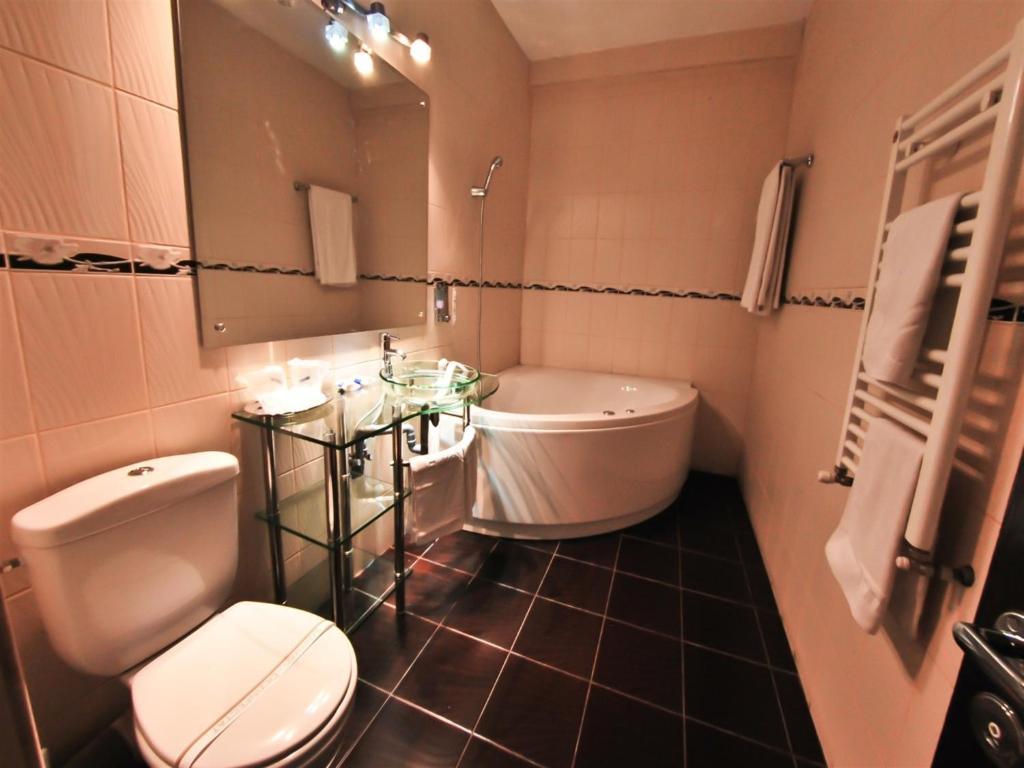 Hotel Magic Gt Trivale Pitesti Phòng bức ảnh