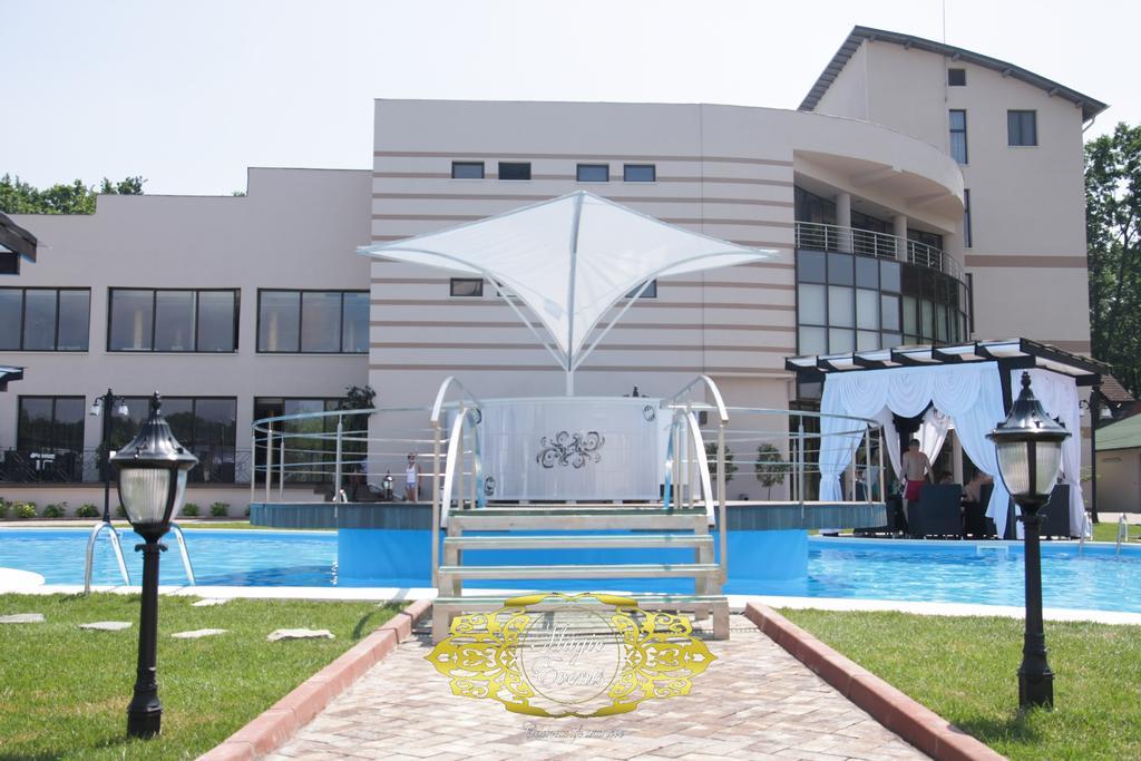 Hotel Magic Gt Trivale Pitesti Ngoại thất bức ảnh