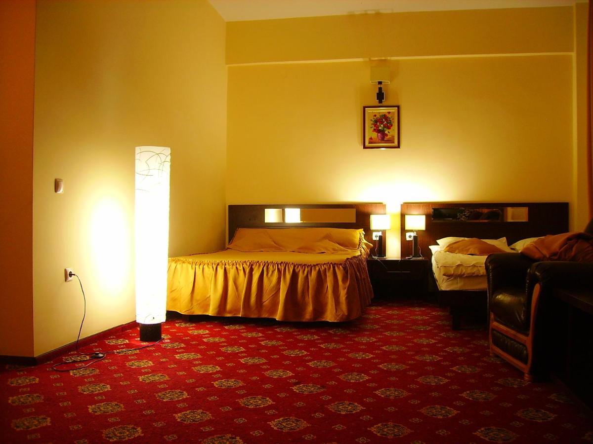 Hotel Magic Gt Trivale Pitesti Ngoại thất bức ảnh