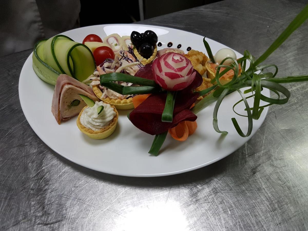 Hotel Magic Gt Trivale Pitesti Ngoại thất bức ảnh