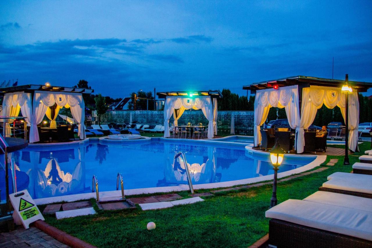 Hotel Magic Gt Trivale Pitesti Ngoại thất bức ảnh