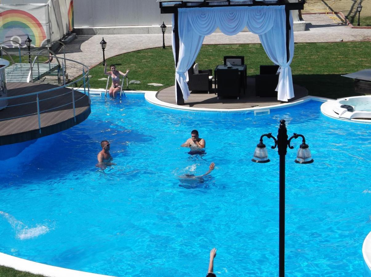 Hotel Magic Gt Trivale Pitesti Ngoại thất bức ảnh