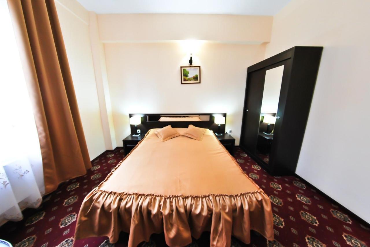 Hotel Magic Gt Trivale Pitesti Ngoại thất bức ảnh
